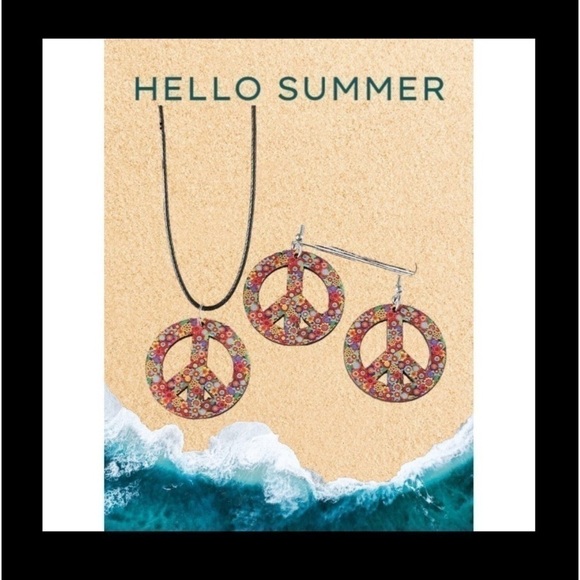 Be On Trend With This Boho Style Necklace And Earrings Peace Sign Made Of Wood - Picture 6 of 6
